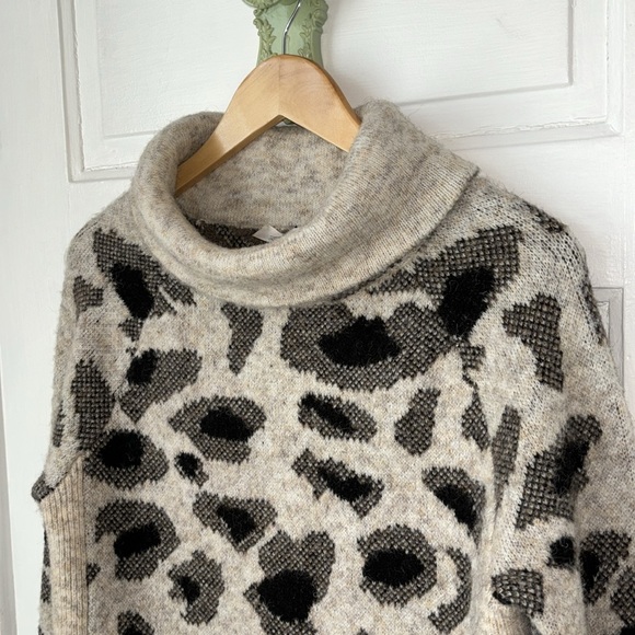 ANTHROPOLOGIE RD STYLE LEOPARD PRINT TURTLENECK PULLOVER SWEATER - Picture 3 of 12